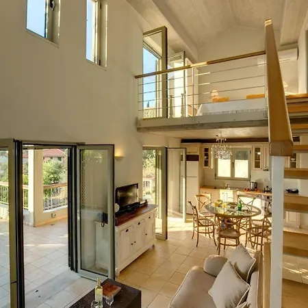 Βίλα Sleeps 6 Pool Air Con Wifi