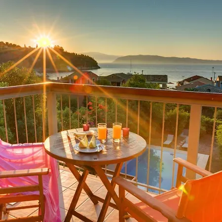 Sleeps 6 Pool Air Con Wifi * Καλάμι