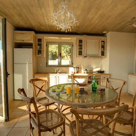 Βίλα Sleeps 6 Pool Air Con Wifi