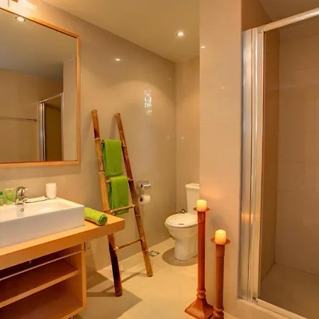 Sleeps 6 Pool Air Con Wifi *