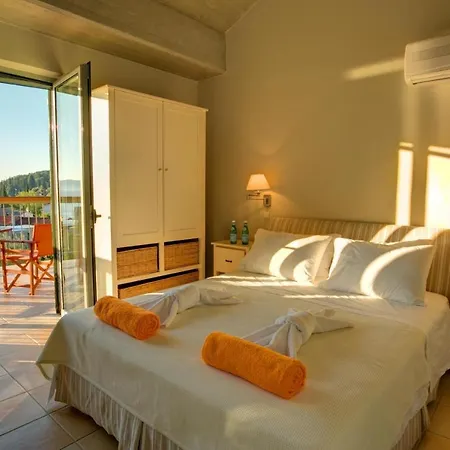 Sleeps 6 Pool Air Con Wifi * Καλάμι