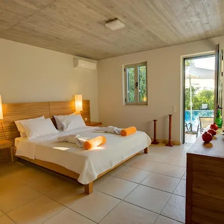 Sleeps 6 Pool Air Con Wifi *