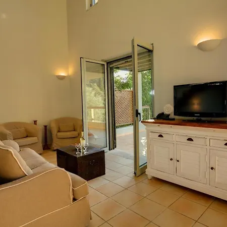 Sleeps 6 Pool Air Con Wifi *