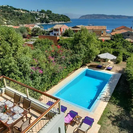 Sleeps 6 Pool Air Con Wifi * Καλάμι